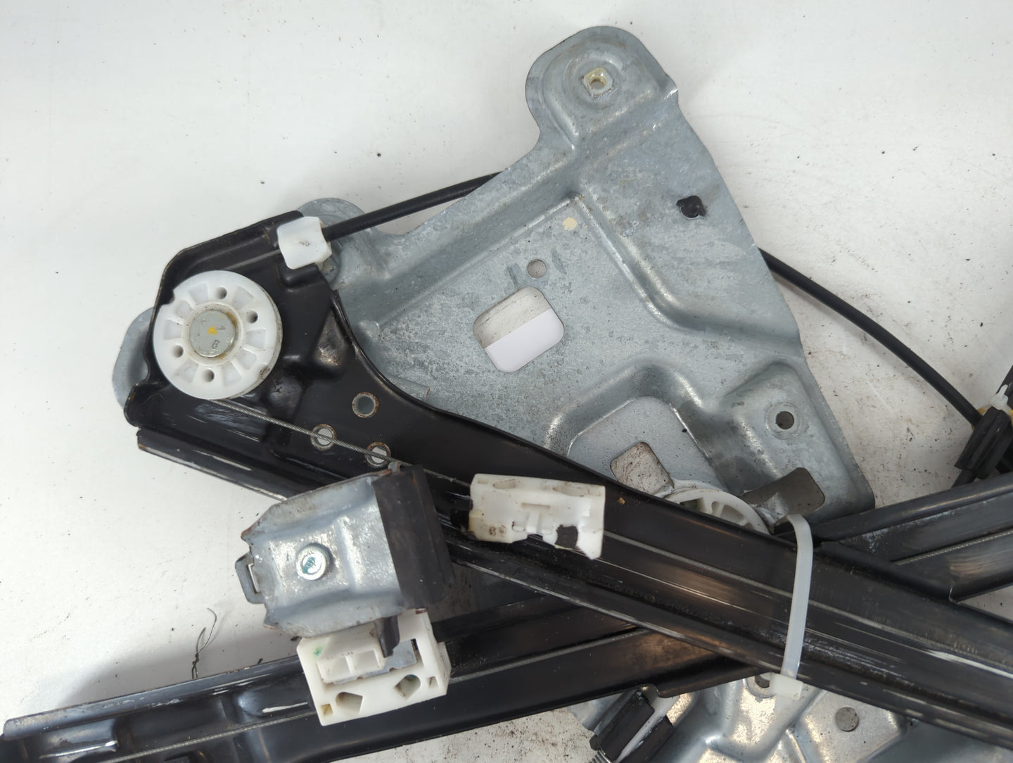 2010-2011 Chevrolet Equinox Used Window Regulator Passenger Front - Oemusedautoparts1.com