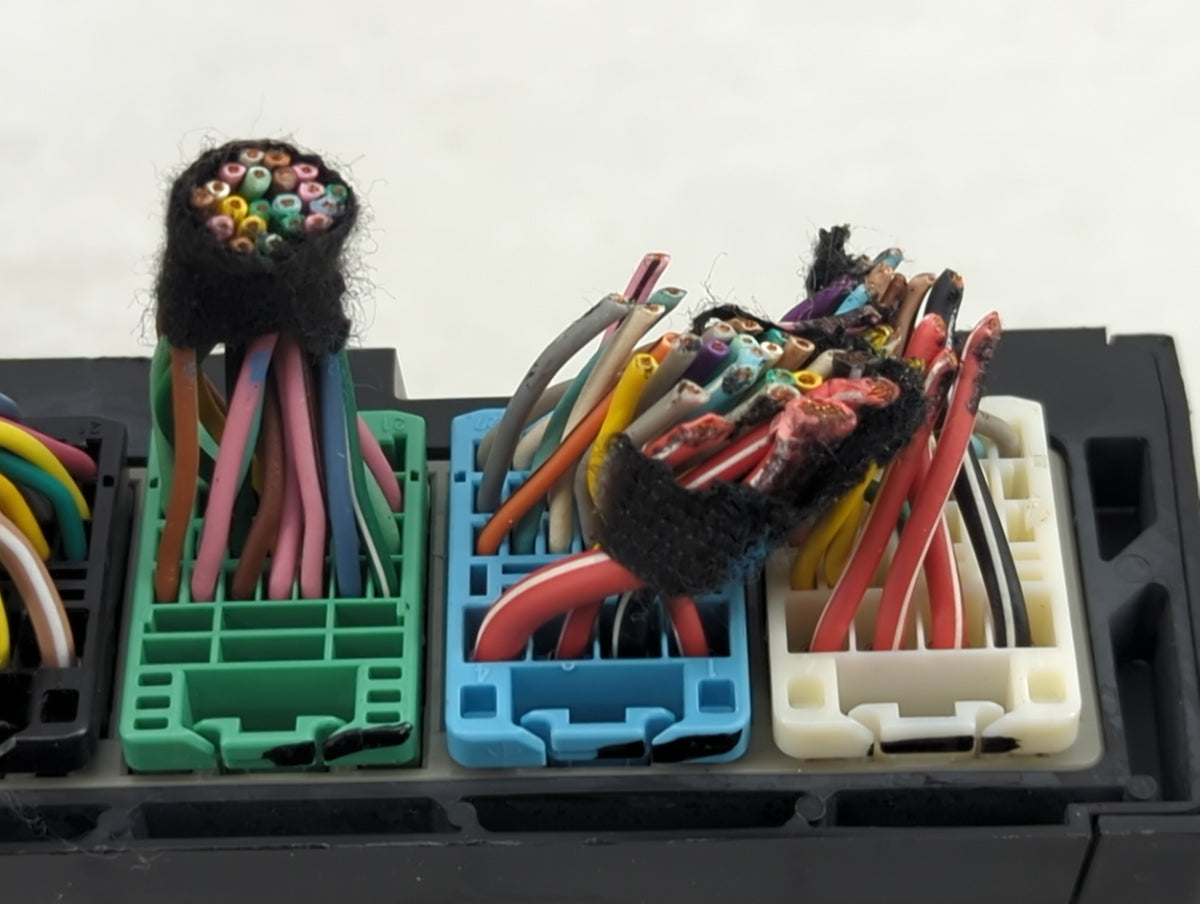 2010-2014 Chevrolet Equinox Body Control Module Bcm Inner Cabin Fuse Box 895214 - Oemusedautoparts1.com