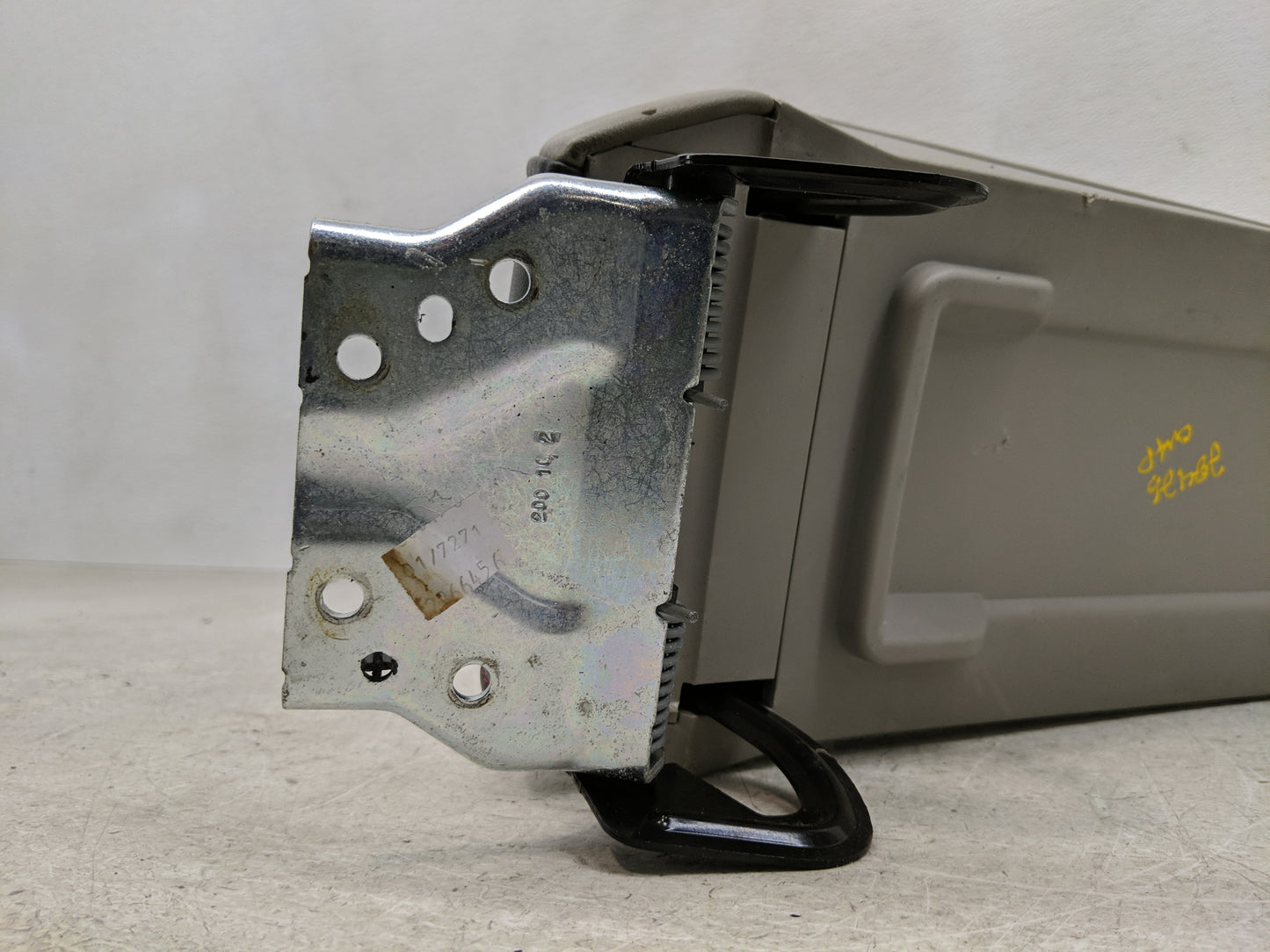 2010-2011 Chevrolet Equinox Center Console Armrest Cover Lid Fits Fits 2010 2011 OEM Used Auto Parts - Oemusedautoparts1.com