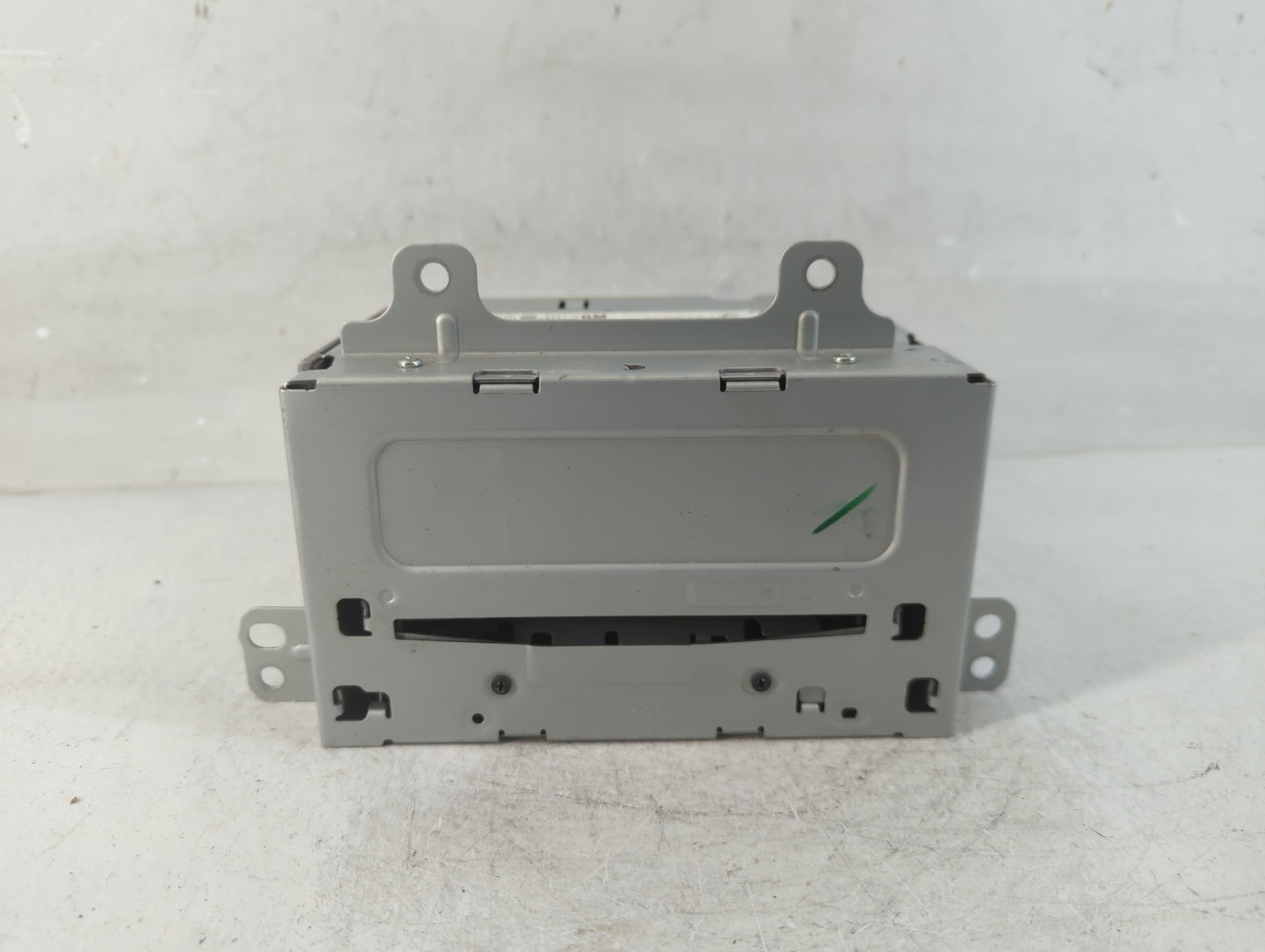 2011-2012 Chevrolet Equinox Radio AM FM Cd Player Receiver Replacement P/N:20983517 Fits Fits 2010 2011 2012 OEM Used Auto P