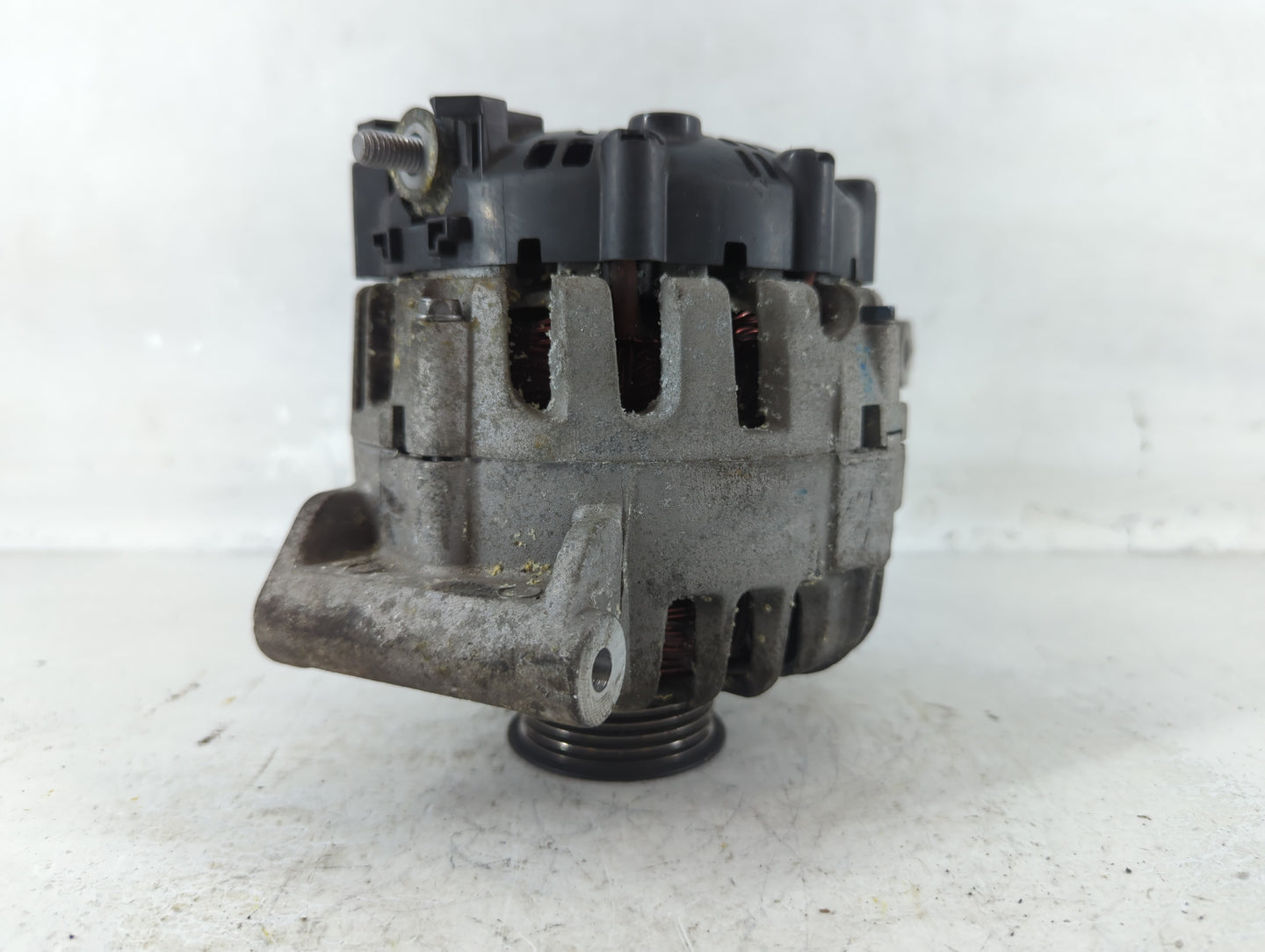 2010-2017 Chevrolet Equinox Alternator Replacement Generator Charging Assembly Engine OEM P/N:13500315 Fits OEM Used Auto Pa