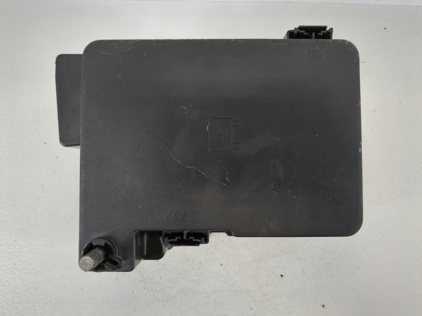 2010-2011 Chevrolet Express 1500 Fusebox Fuse Box Panel Relay Module P/N:22929763 Fits Fits 2010 2011 OEM Used Auto Parts - 