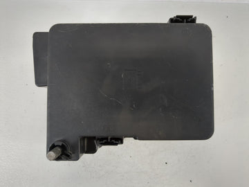 2010-2011 Chevrolet Express 1500 Fusebox Fuse Box Panel Relay Module P/N:22929763 Fits Fits 2010 2011 OEM Used Auto Parts - 