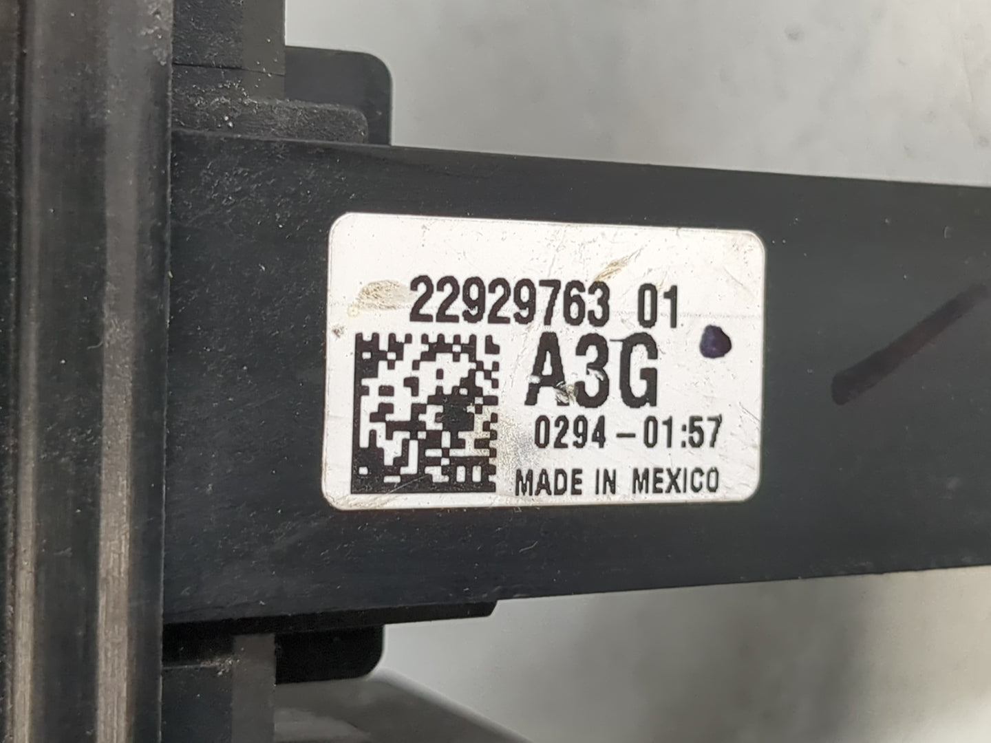 2010-2011 Chevrolet Express 1500 Fusebox Fuse Box Panel Relay Module P/N:22929763 Fits Fits 2010 2011 OEM Used Auto Parts - 