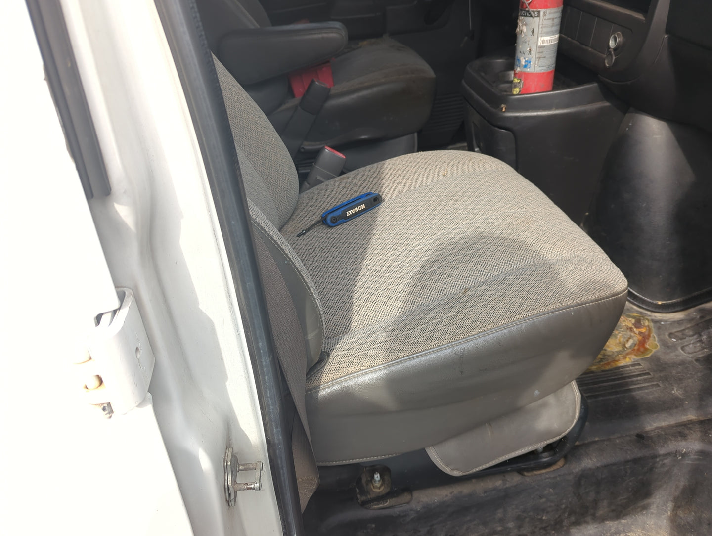 2010-2014 Chevrolet Express 2500 Passenger Front Seat Oem - Oemusedautoparts1.com