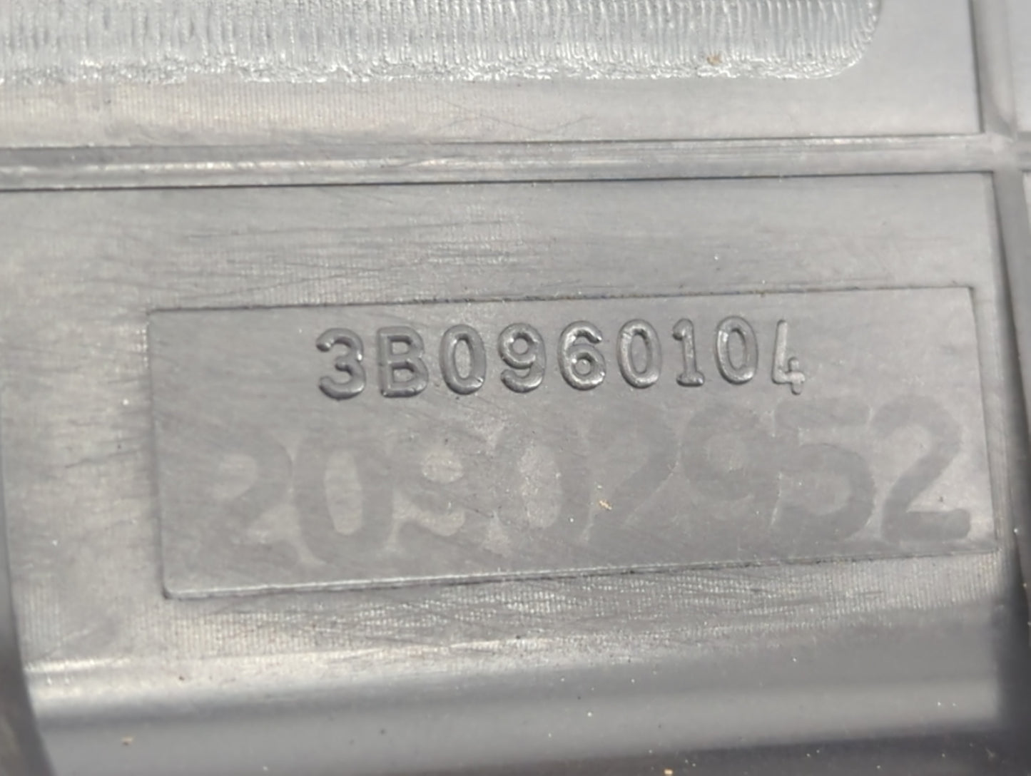 2010-2011 Chevrolet Express 3500 Fusebox Fuse Box Panel Relay Module P/N:20902952 Fits Fits 2010 2011 OEM Used Auto Parts - 