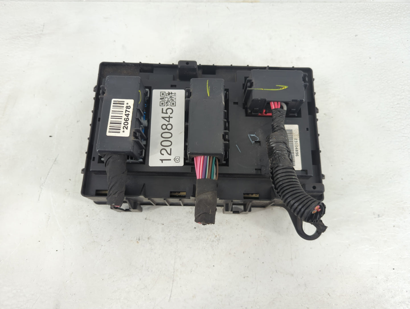 2010-2011 Chevrolet Express 3500 Fusebox Fuse Box Panel Relay Module P/N:20902952 Fits Fits 2010 2011 OEM Used Auto Parts - 