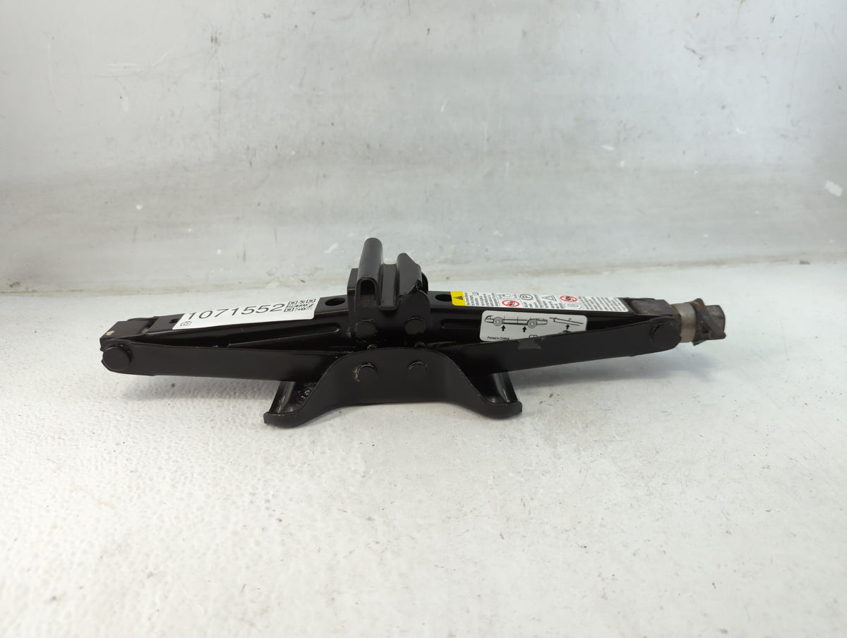 2011 Chevrolet Hhr Spare Scissor Car Jack 1071552 - Oemusedautoparts1.com