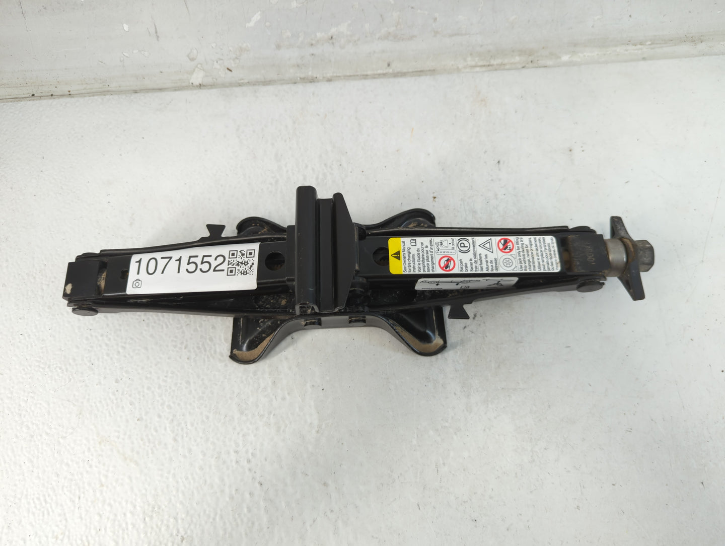 2011 Chevrolet Hhr Spare Scissor Car Jack 1071552 - Oemusedautoparts1.com