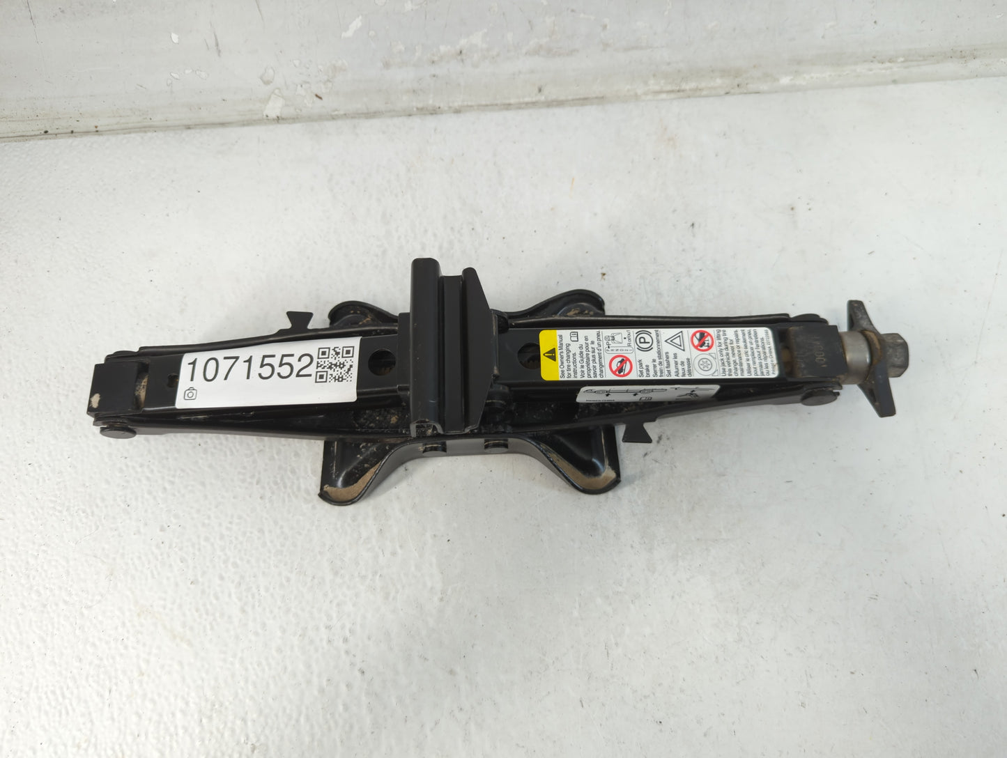 2011 Chevrolet Hhr Spare Scissor Car Jack 1071552 - Oemusedautoparts1.com