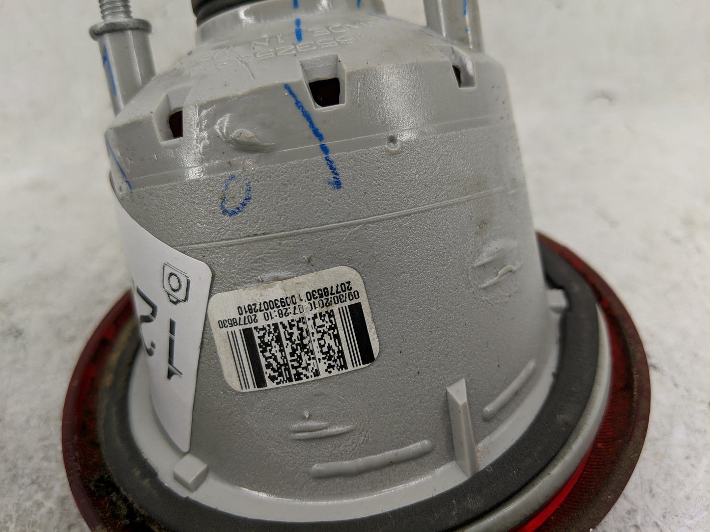 2006-2011 Chevrolet Hhr Tail Light Assembly Driver Left OEM P/N:16532503 Fits Fits 2006 2007 2008 2009 2010 2011 OEM Used Au
