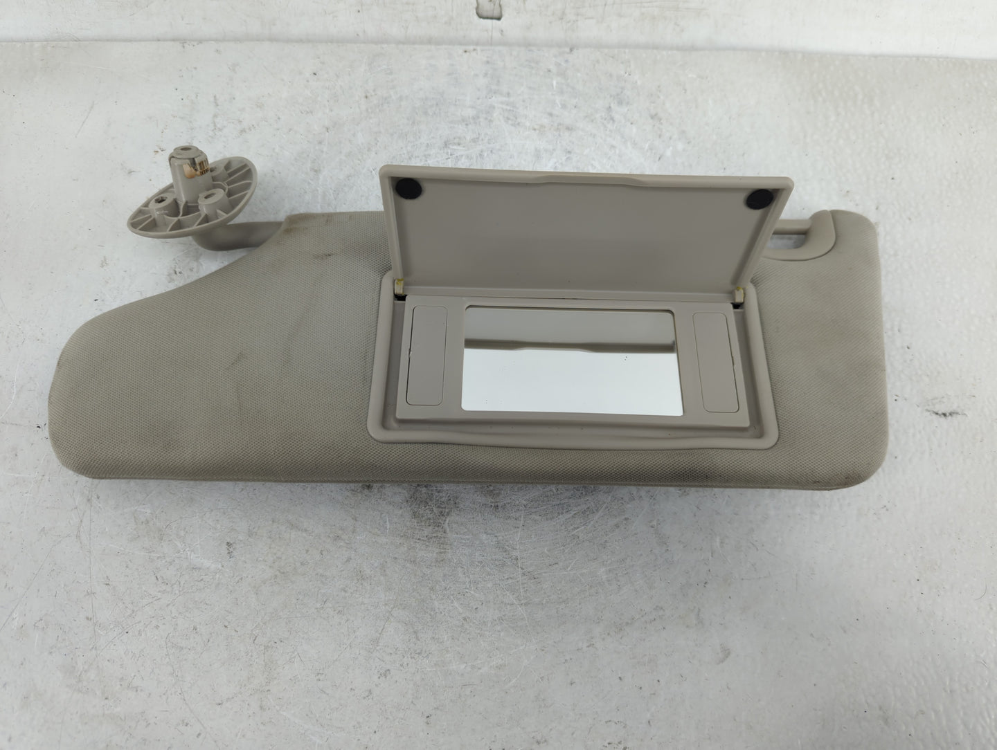 2006-2011 Chevrolet Hhr Sun Visor Shade Replacement Driver Left Mirror Fits Fits 2006 2007 2008 2009 2010 2011 OEM Used Auto