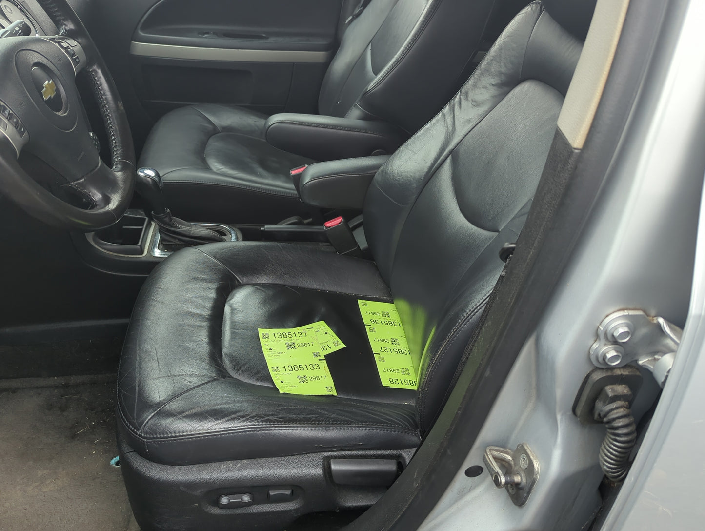 2010-2011 Chevrolet Hhr Driver Front Seat Oem 1387737 - Oemusedautoparts1.com