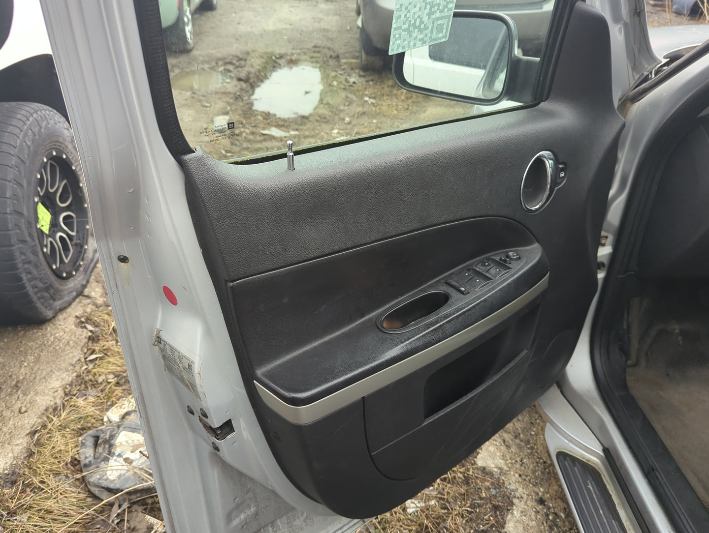 2011 Chevrolet Hhr Front Left Driver Interior Door Panel Trim - Oemusedautoparts1.com