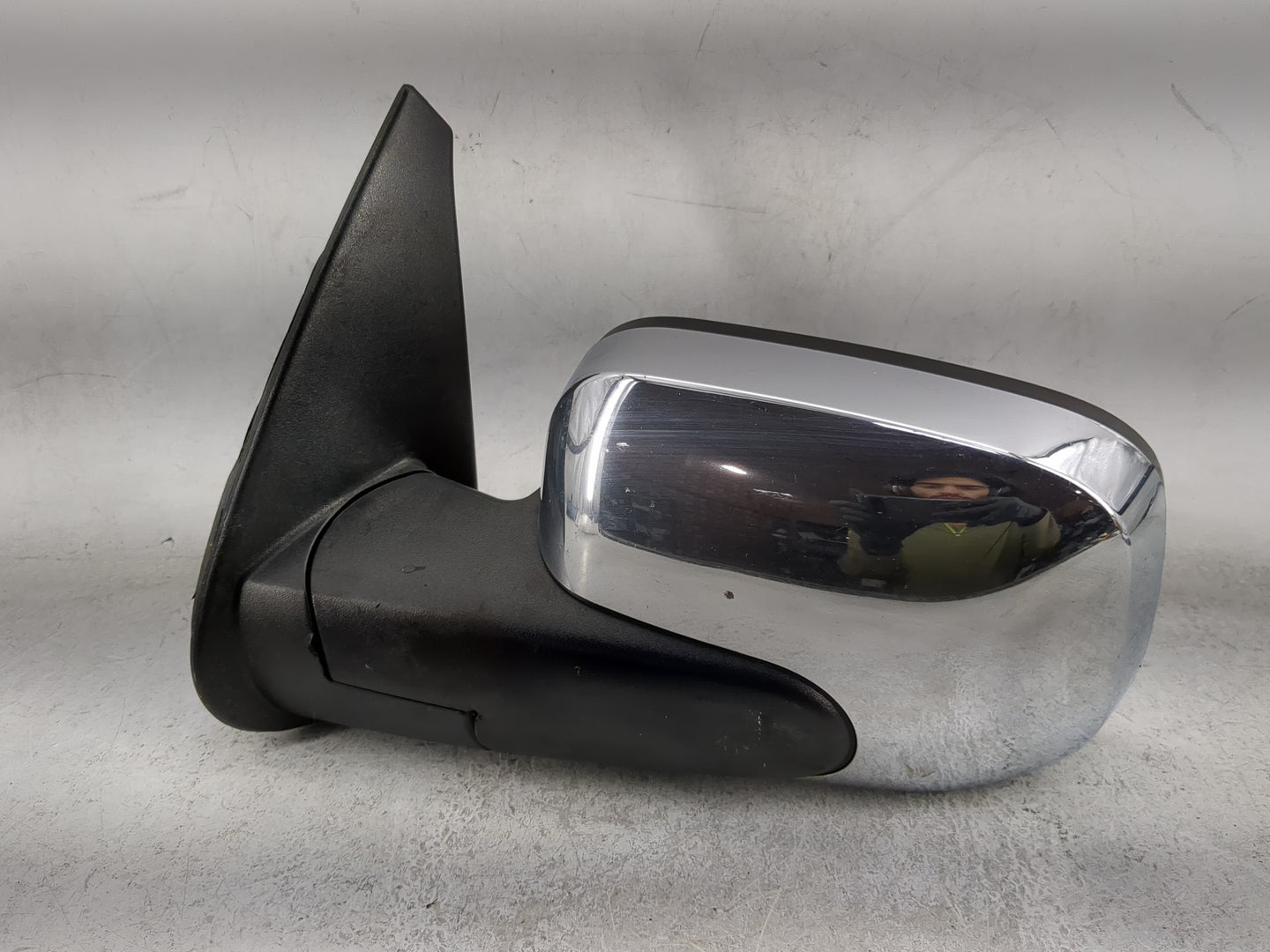 2006-2011 Chevrolet Hhr Driver Side View Mirror - Left Door Mirror OEM Used - Oemusedautoparts1.com