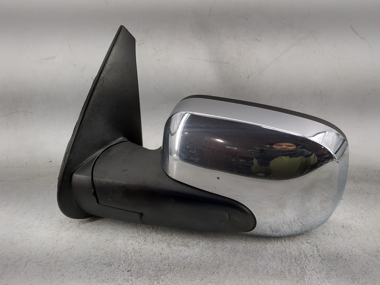 2006-2011 Chevrolet Hhr Driver Side View Mirror - Left Door Mirror OEM Used - Oemusedautoparts1.com