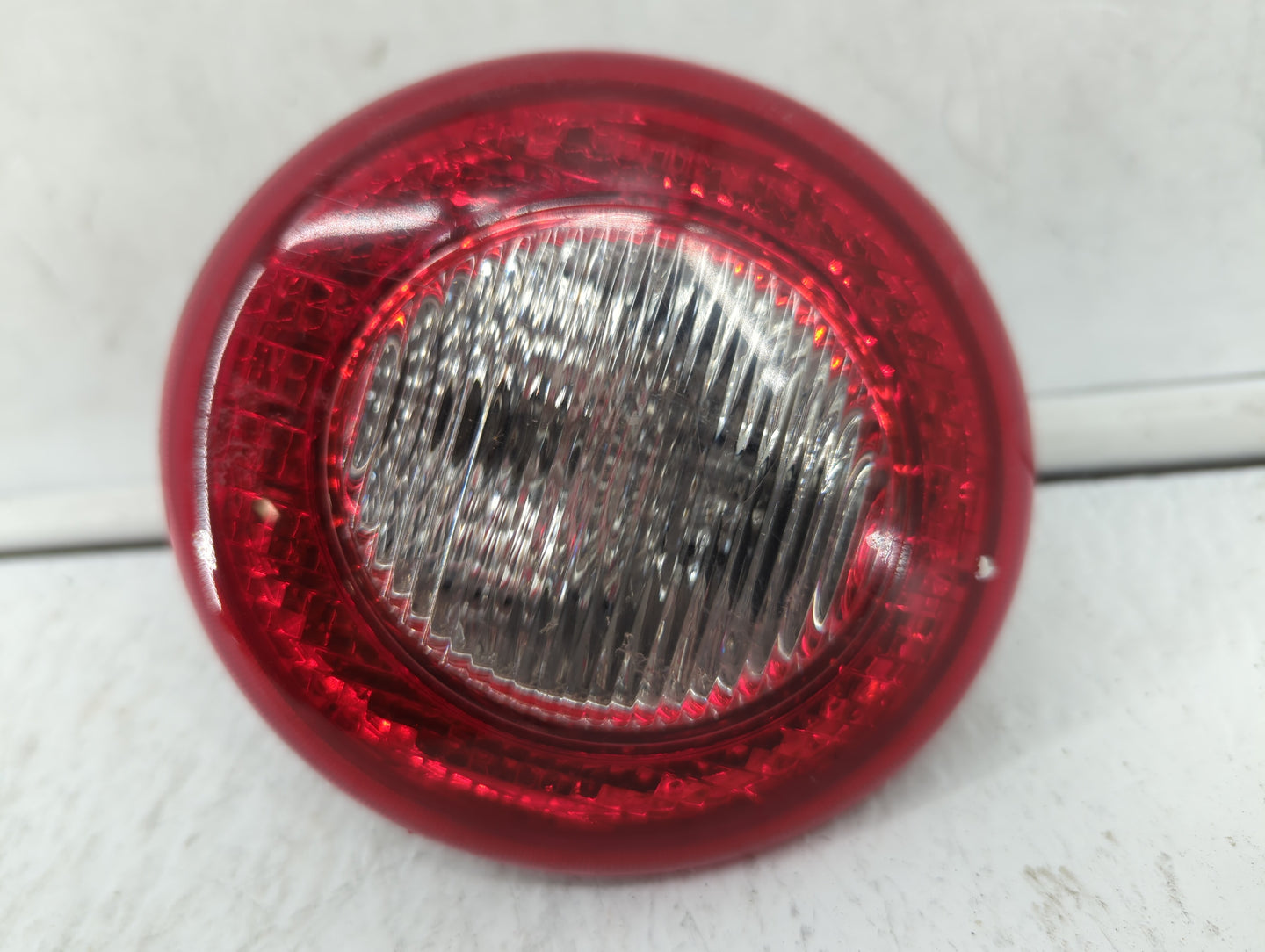 2006-2011 Chevrolet Hhr Tail Light Assembly Driver Left OEM P/N:2586381 Fits Fits 2006 2007 2008 2009 2010 2011 OEM Used Aut