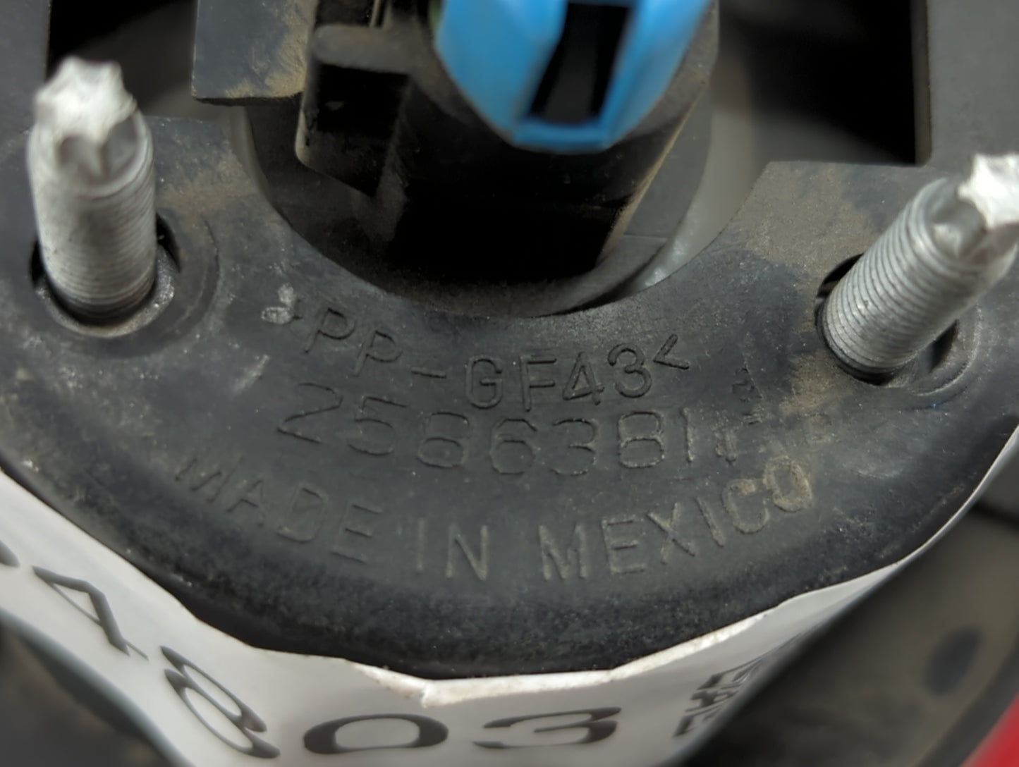 2006-2011 Chevrolet Hhr Tail Light Assembly Driver Left OEM P/N:2586381 Fits Fits 2006 2007 2008 2009 2010 2011 OEM Used Aut