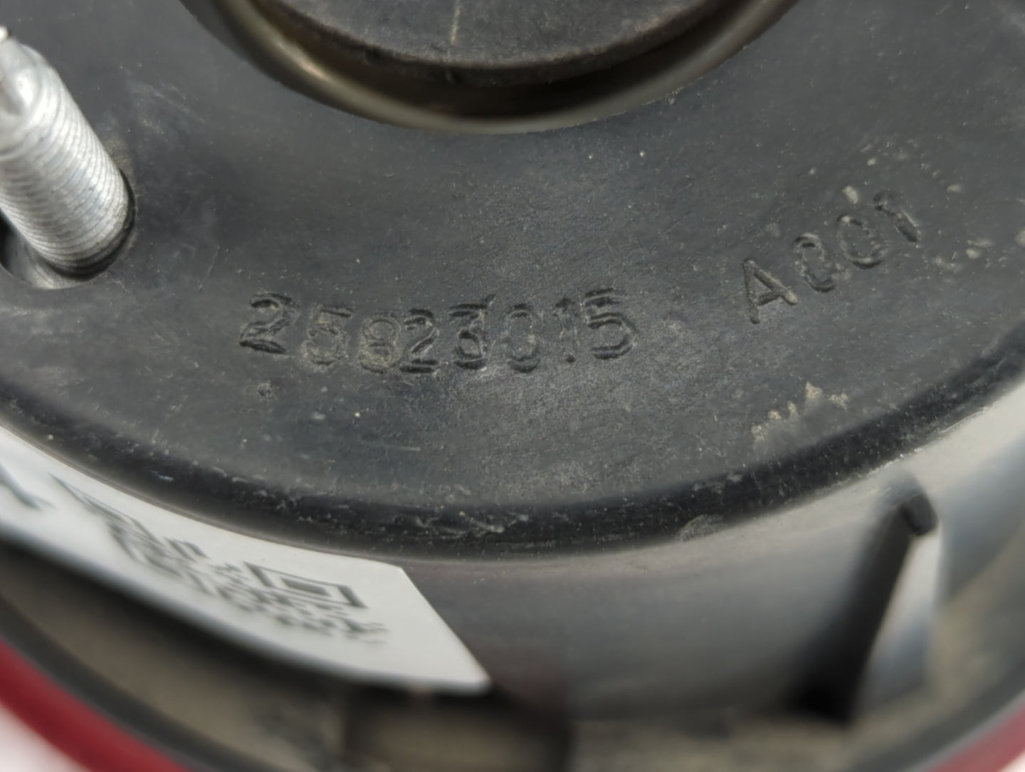 2006-2011 Chevrolet Hhr Tail Light Assembly Passenger Right OEM P/N:25823015 16532494 Fits Fits 2006 2007 2008 2009 2010 201