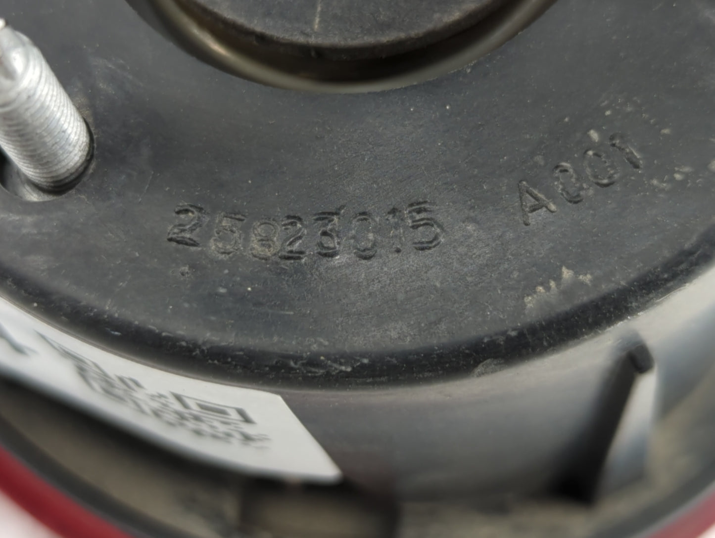 2006-2011 Chevrolet Hhr Tail Light Assembly Passenger Right OEM P/N:25823015 16532494 Fits Fits 2006 2007 2008 2009 2010 201