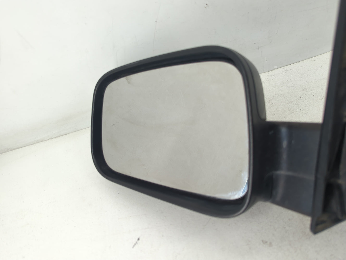 2006-2011 Chevrolet Hhr Driver Side View Mirror - Left Door Mirror OEM Used - Oemusedautoparts1.com