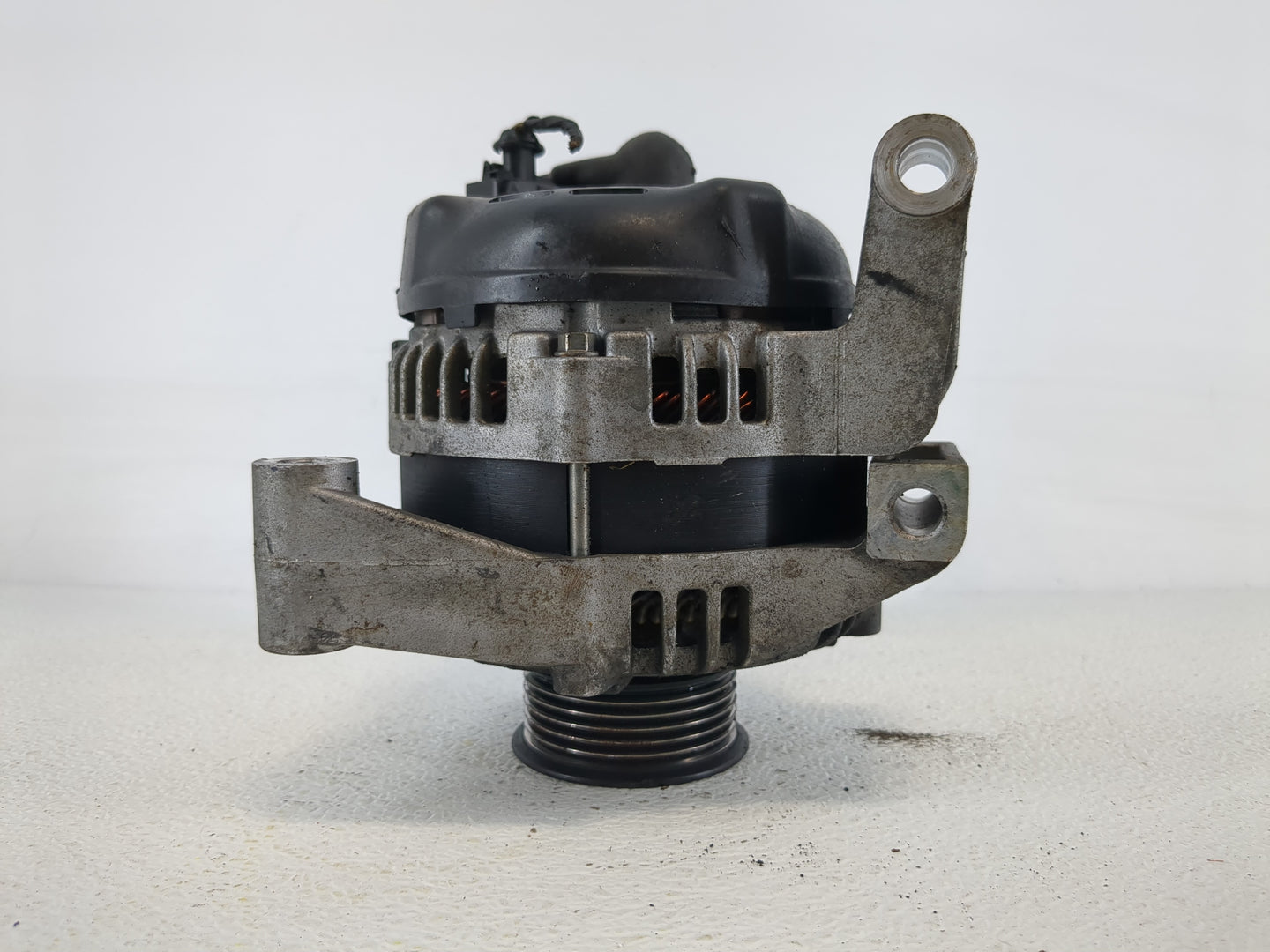 2009-2011 Chevrolet Impala Alternator Replacement Generator Charging Assembly Engine OEM Fits Fits 2009 2010 2011 OEM Used A