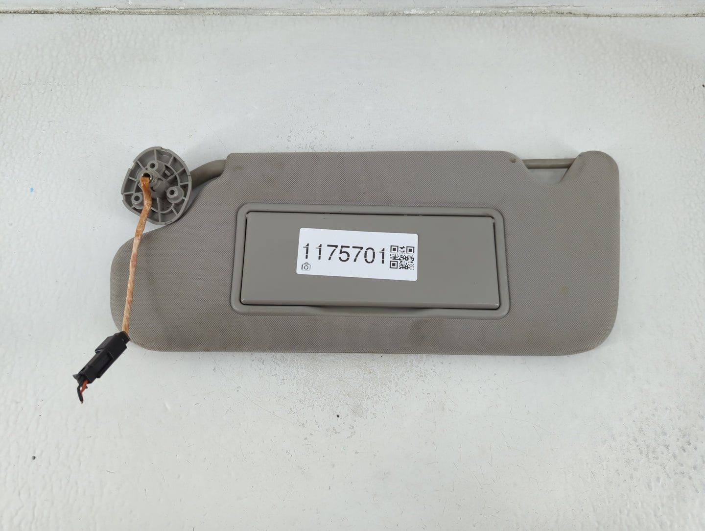 2006-2016 Chevrolet Impala Sun Visor Shade Replacement Driver Left Mirror Fits OEM Used Auto Parts - Oemusedautoparts1.com