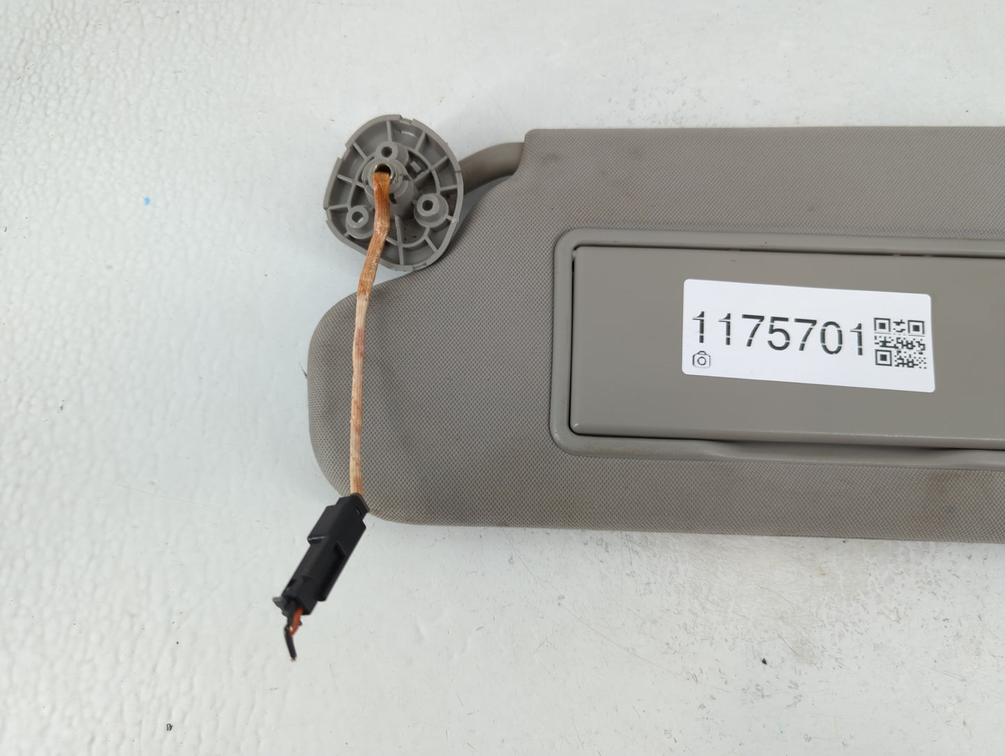 2006-2016 Chevrolet Impala Sun Visor Shade Replacement Driver Left Mirror Fits OEM Used Auto Parts - Oemusedautoparts1.com