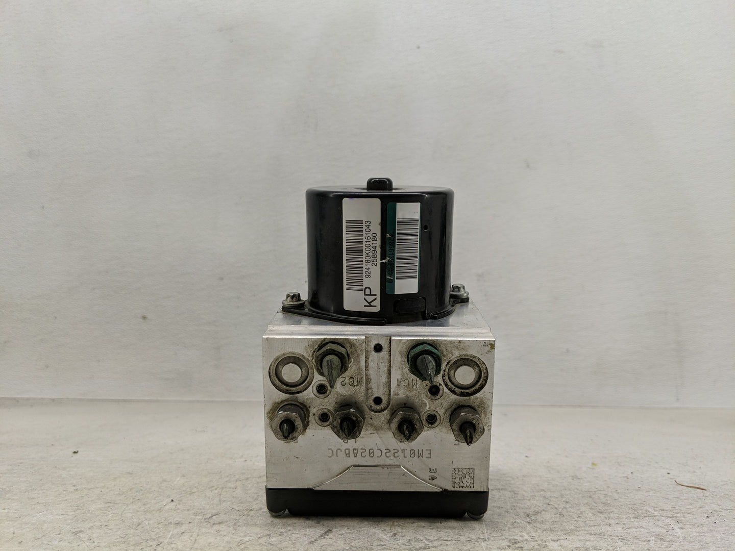 2008-2011 Chevrolet Impala ABS Pump Control Module Replacement P/N:25894183 Fits Fits 2008 2009 2010 2011 OEM Used Auto Part