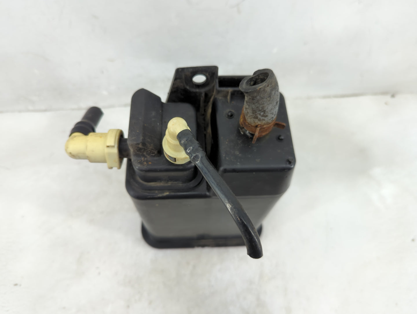 2011 Chevrolet Impala Fuel Vapor Charcoal Canister 1410740 - Oemusedautoparts1.com