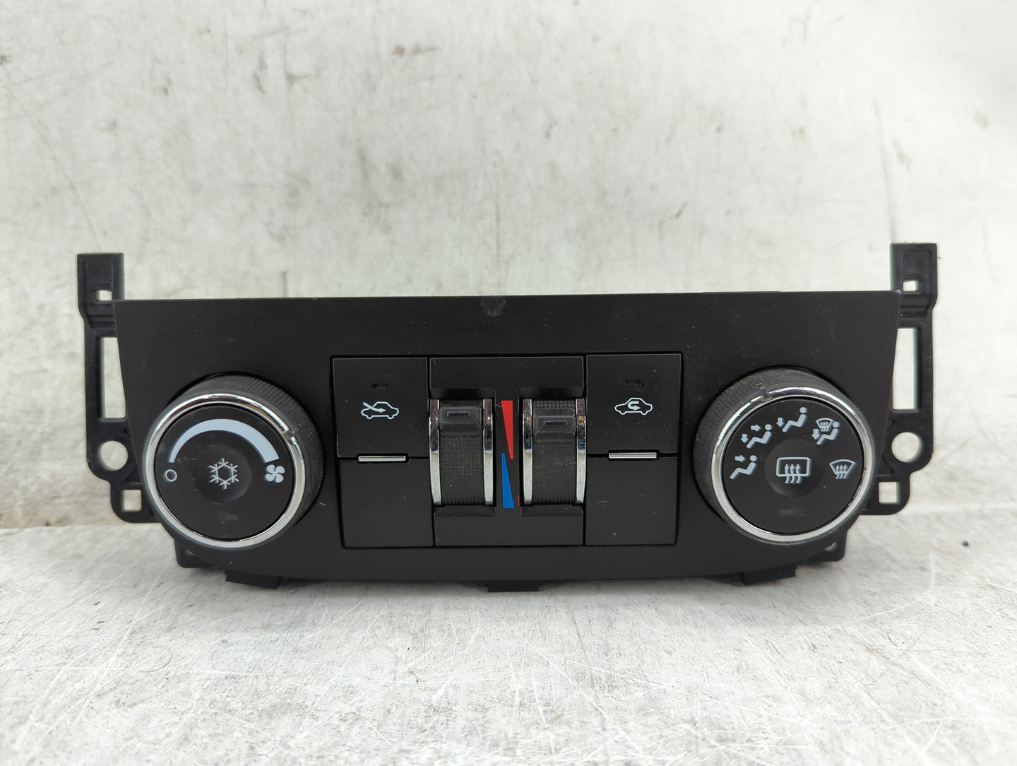 2011 Chevrolet Impala Climate Control Module Temperature AC/Heater Replacement P/N:20972894 Fits OEM Used Auto Parts - Oemus