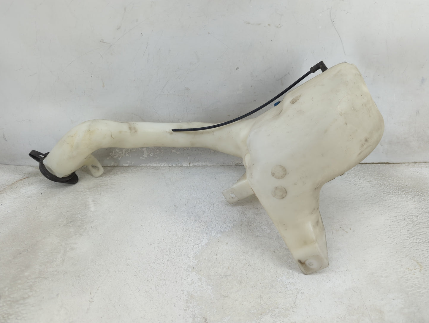 2006-2016 Chevrolet Impala Windshield Washer Fluid Reservoir Bottle Oem 1459347 - Oemusedautoparts1.com