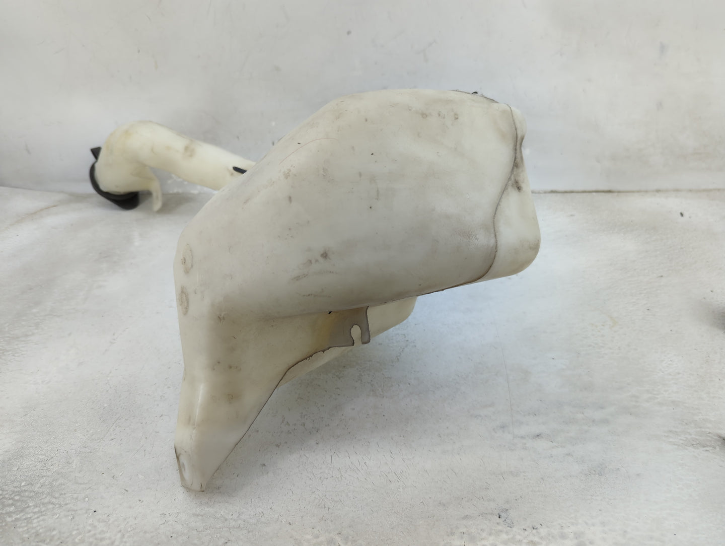 2006-2016 Chevrolet Impala Windshield Washer Fluid Reservoir Bottle Oem 1459347 - Oemusedautoparts1.com