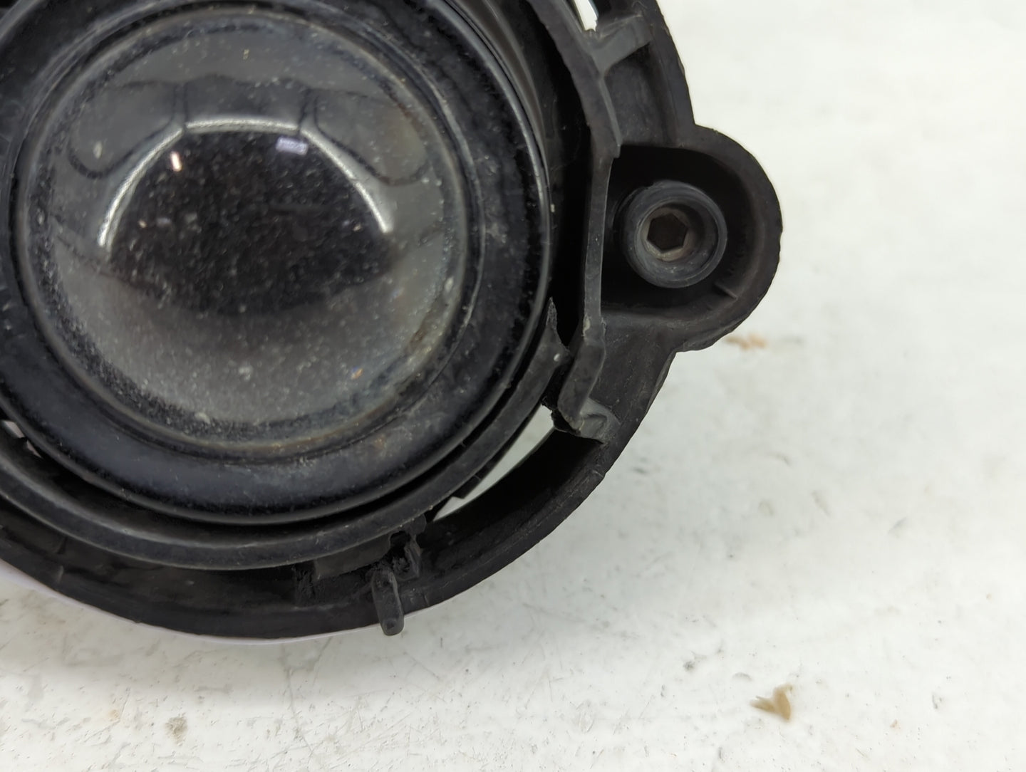 2006-2016 Chevrolet Impala Passenger Right Oem Fog Light Lamp Black - Oemusedautoparts1.com