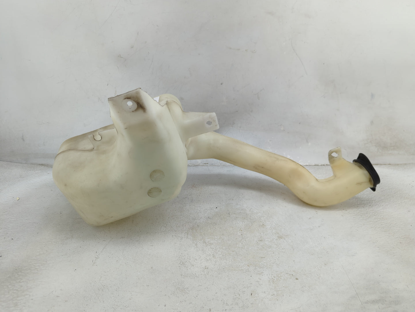 2006-2016 Chevrolet Impala Windshield Washer Fluid Reservoir Bottle Oem 1466650 - Oemusedautoparts1.com