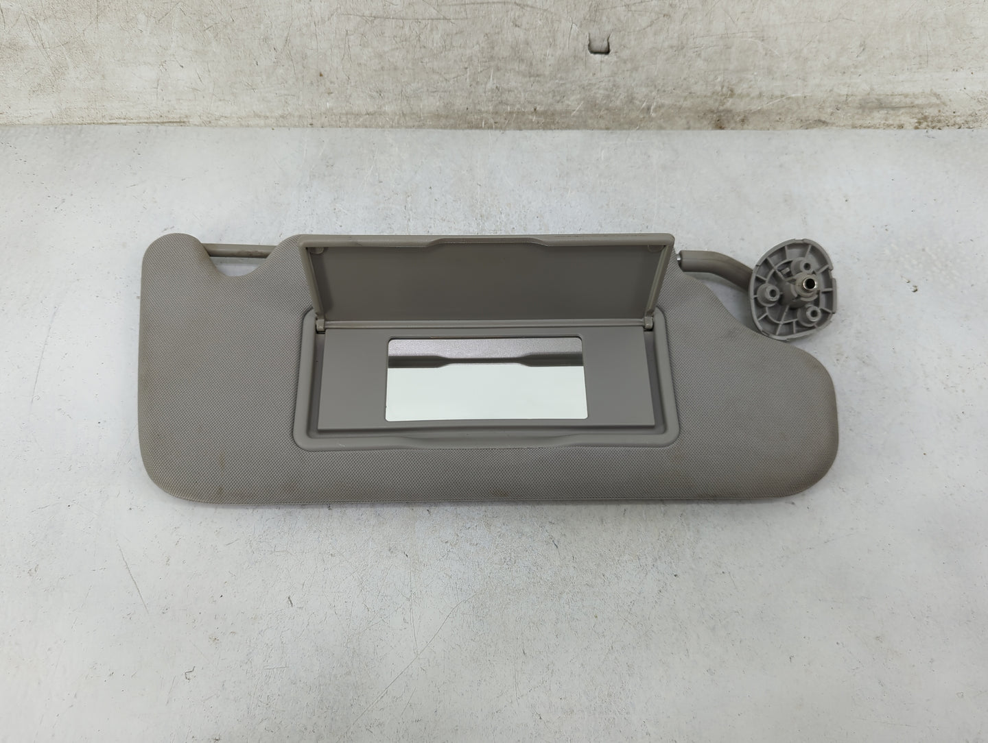 2006-2016 Chevrolet Impala Sun Visor Shade Replacement Passenger Right Mirror Fits OEM Used Auto Parts - Oemusedautoparts1.c