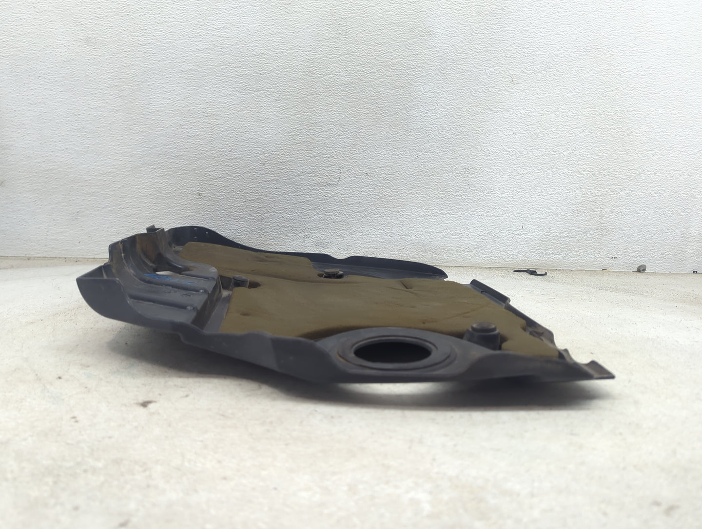 2011 Chevrolet Impala Engine Cover Black 1479351 - Oemusedautoparts1.com