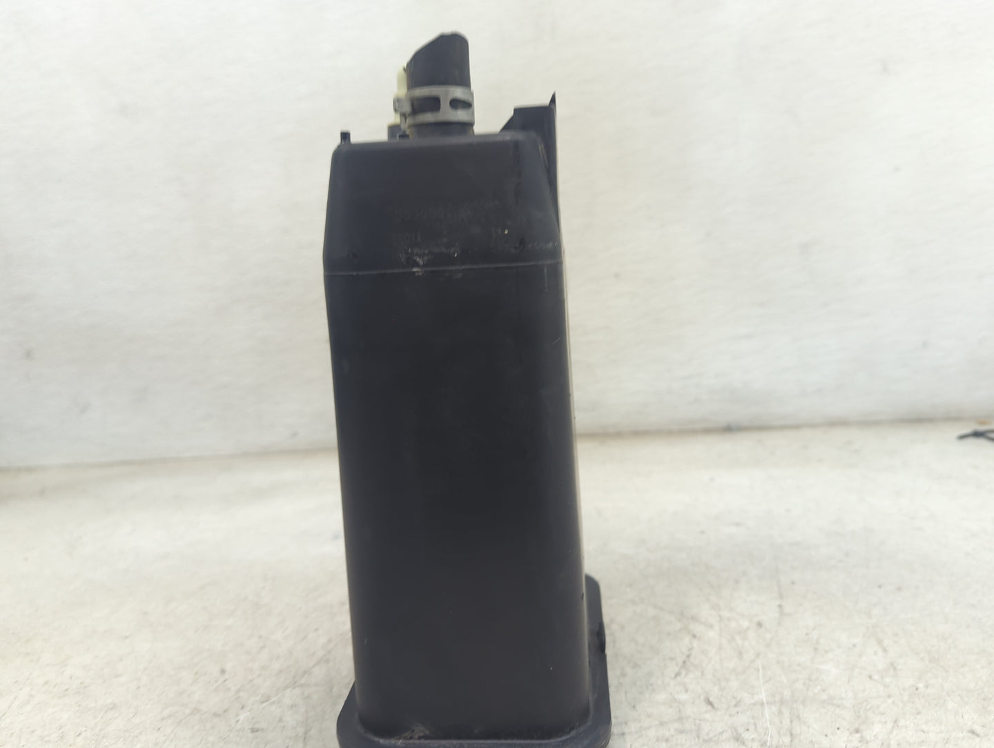 2011 Chevrolet Impala Fuel Vapor Charcoal Canister 1479464 - Oemusedautoparts1.com