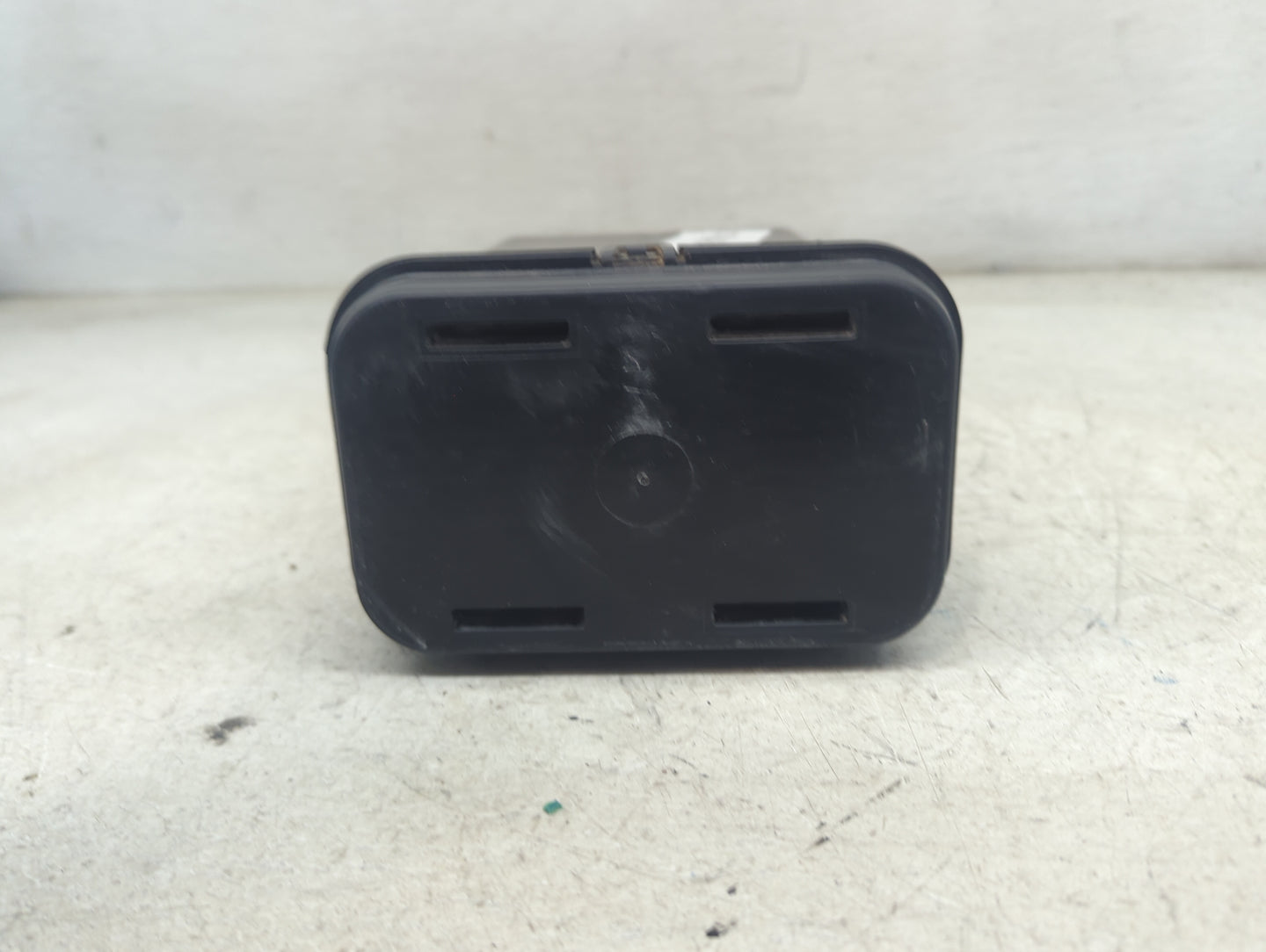2011 Chevrolet Impala Fuel Vapor Charcoal Canister 1479464 - Oemusedautoparts1.com