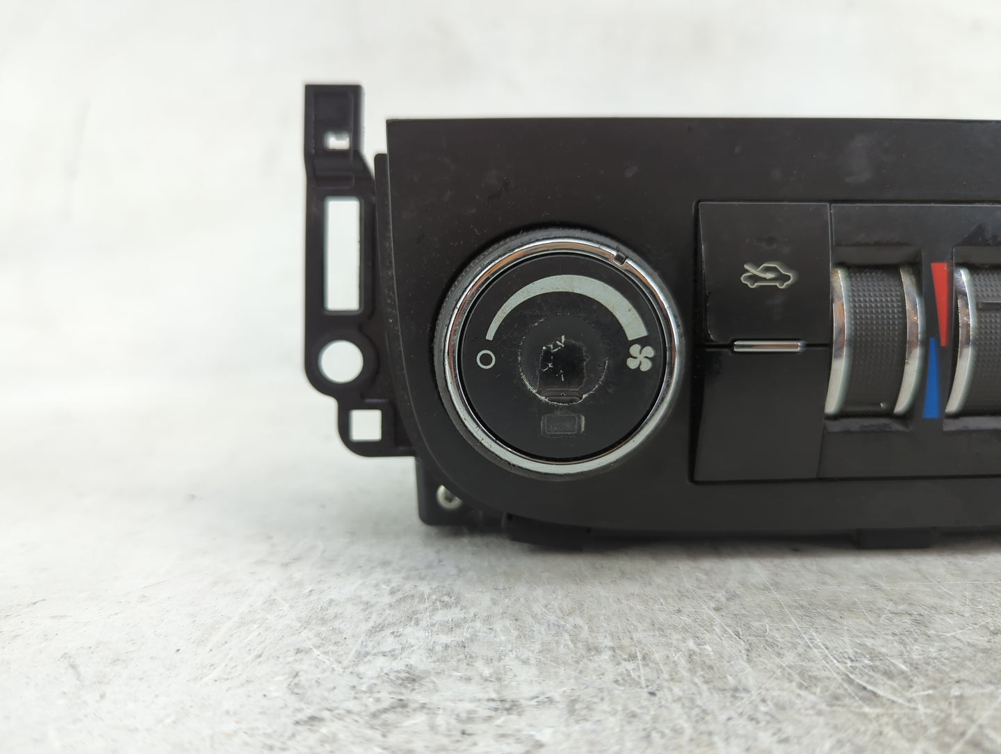2011 Chevrolet Impala Climate Control Module Temperature AC/Heater Replacement P/N:15879272 389272B Fits OEM Used Auto Parts