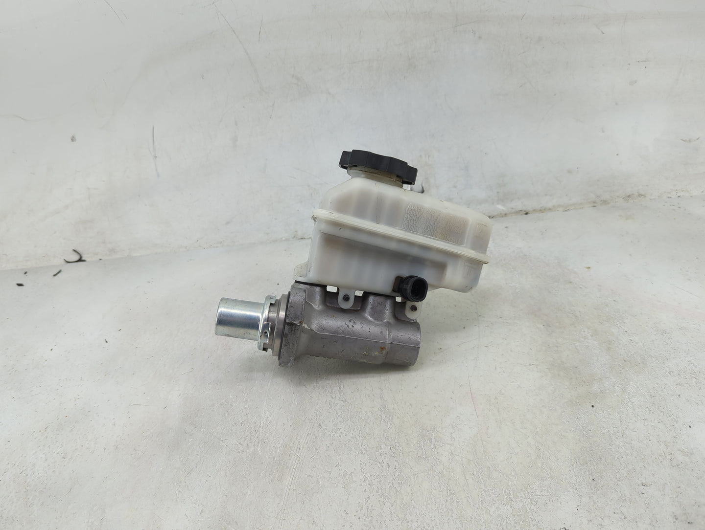 2009-2016 Chevrolet Impala Brake Master Cylinder 1490068 - Oemusedautoparts1.com