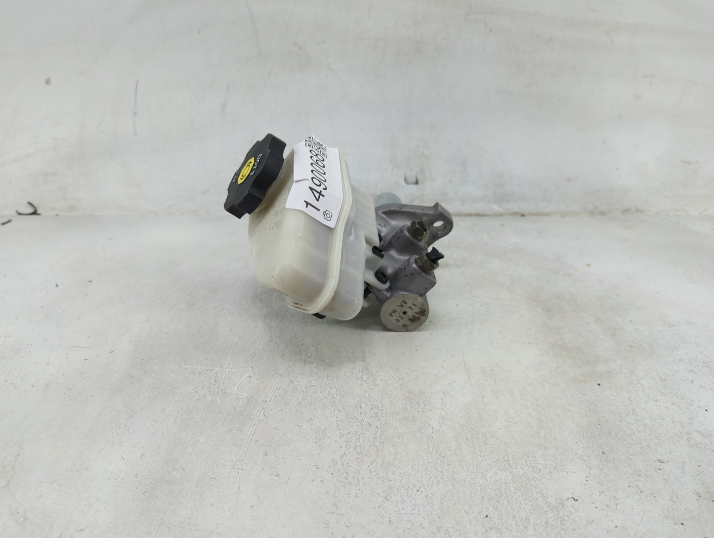 2009-2016 Chevrolet Impala Brake Master Cylinder 1490068 - Oemusedautoparts1.com