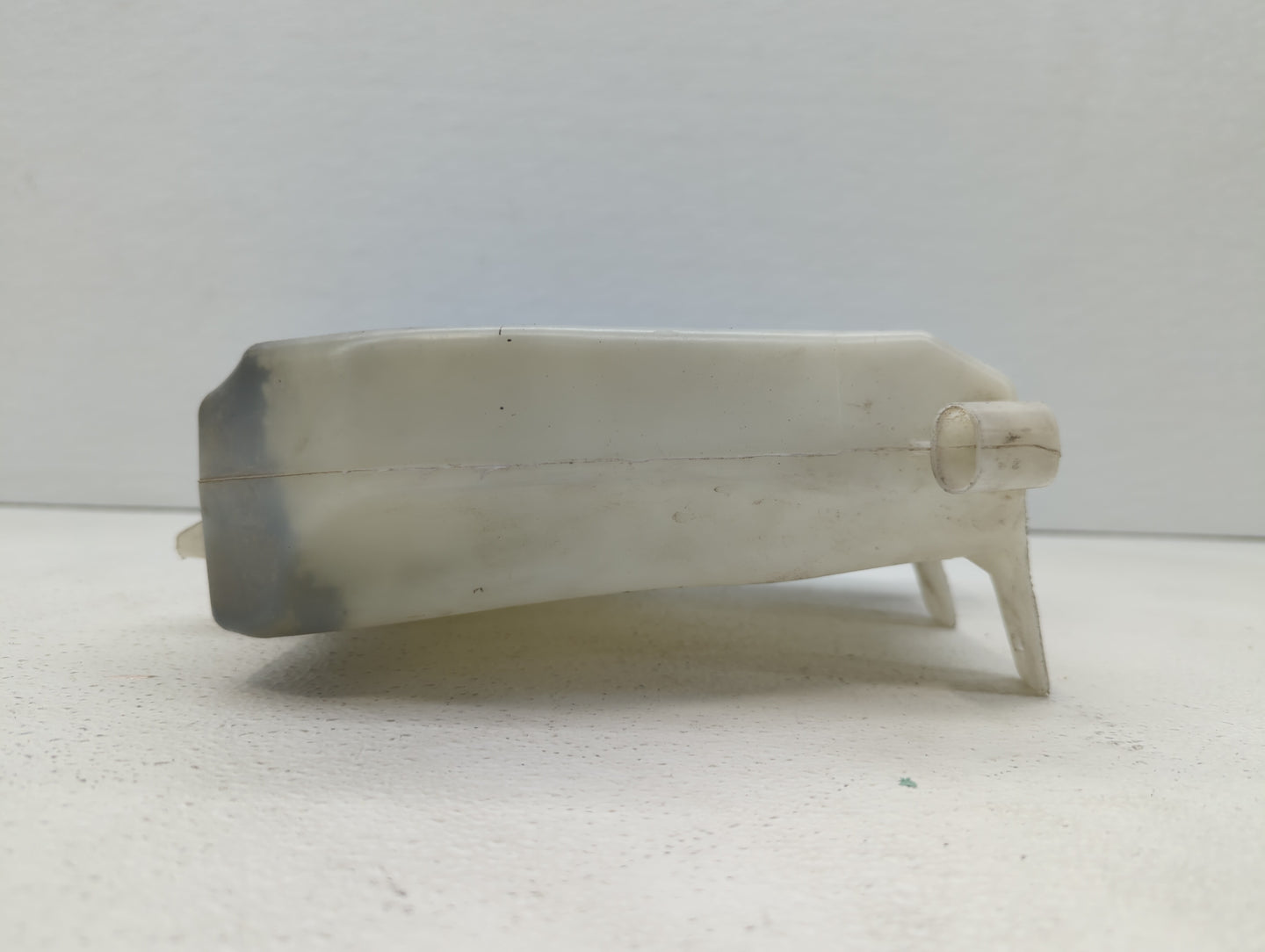 2011 Chevrolet Impala Radiator Coolant Overflow Expansion Tank Bottle 414152 - Oemusedautoparts1.com
