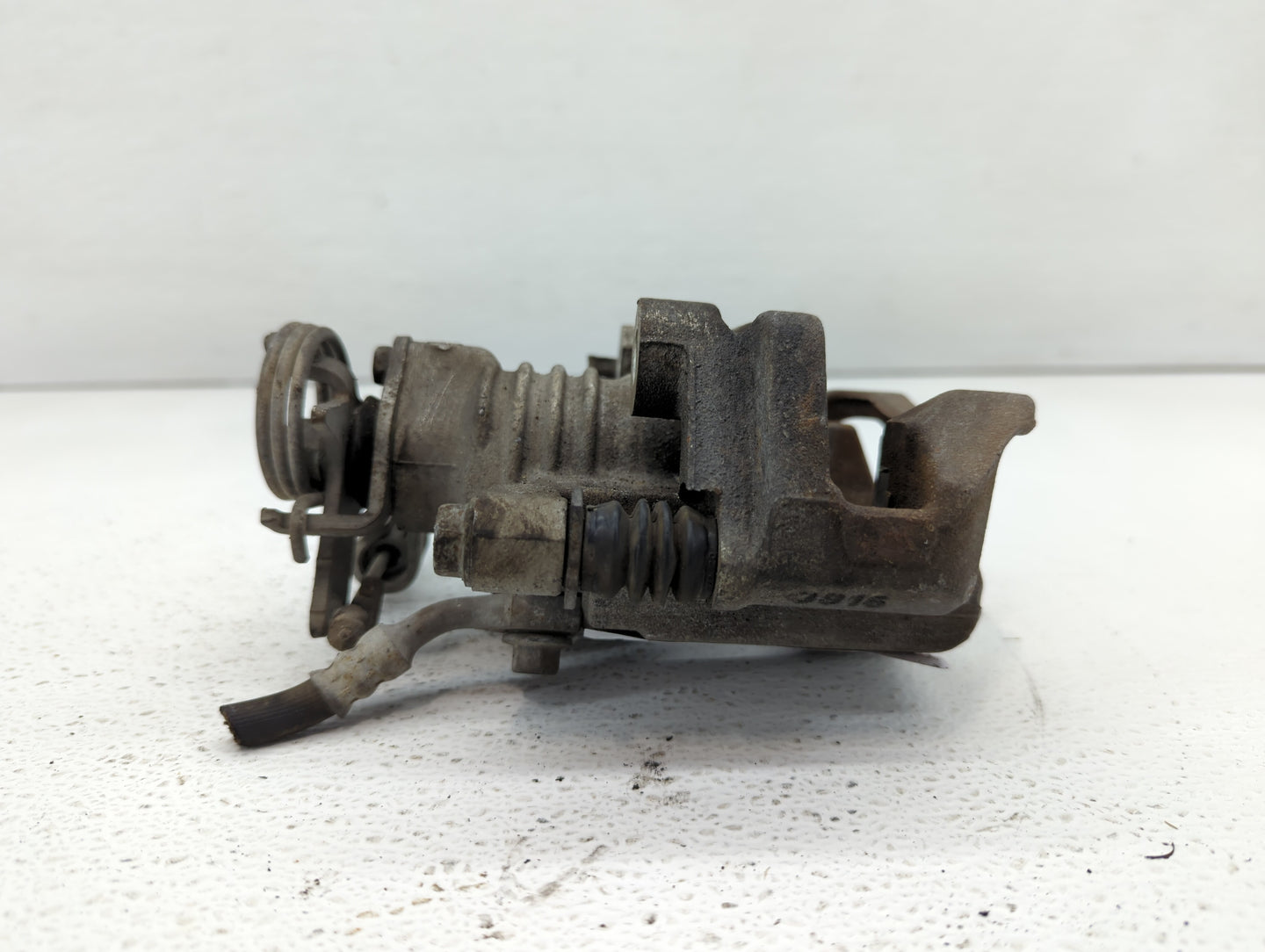 2010-2016 Chevrolet Impala Front Driver Left Brake Caliper - Oemusedautoparts1.com