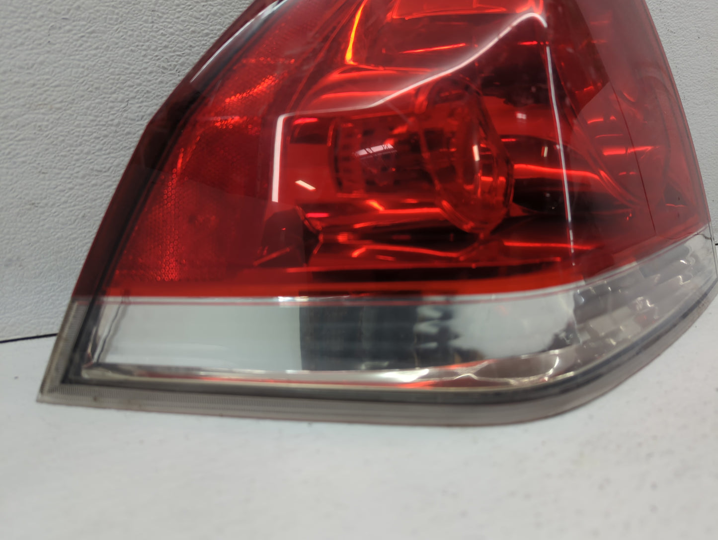 2006-2016 Chevrolet Impala Tail Light Assembly Passenger Right OEM P/N:25971897 Fits OEM Used Auto Parts - Oemusedautoparts1