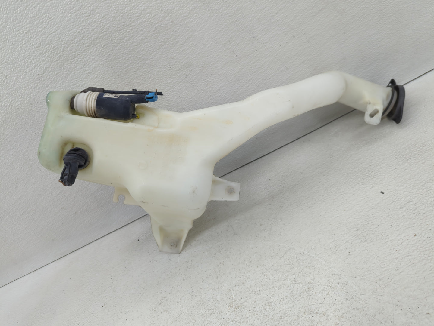 2006-2016 Chevrolet Impala Windshield Washer Fluid Reservoir Bottle Oem - Oemusedautoparts1.com