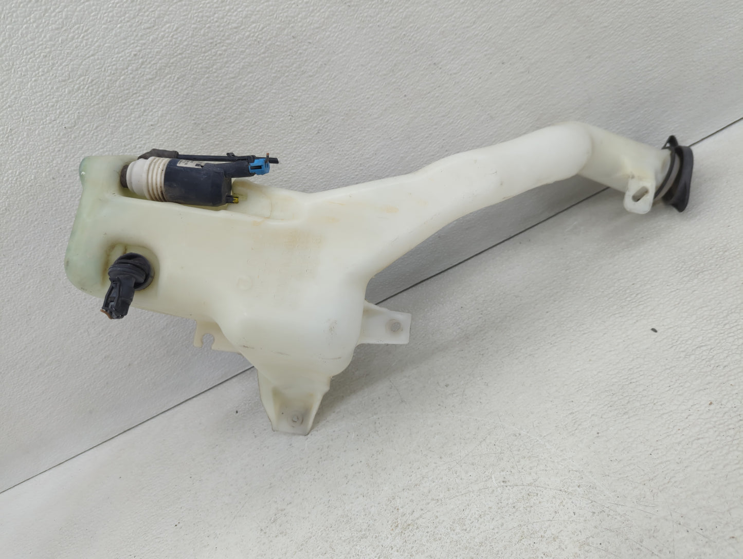2006-2016 Chevrolet Impala Windshield Washer Fluid Reservoir Bottle Oem - Oemusedautoparts1.com