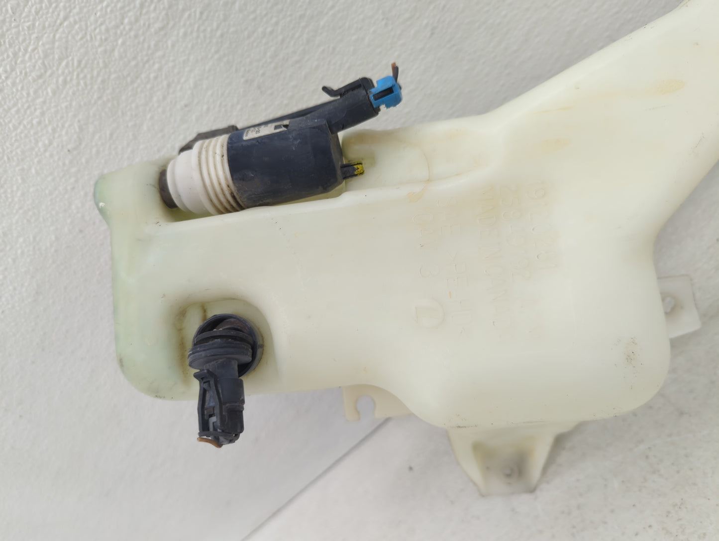 2006-2016 Chevrolet Impala Windshield Washer Fluid Reservoir Bottle Oem - Oemusedautoparts1.com