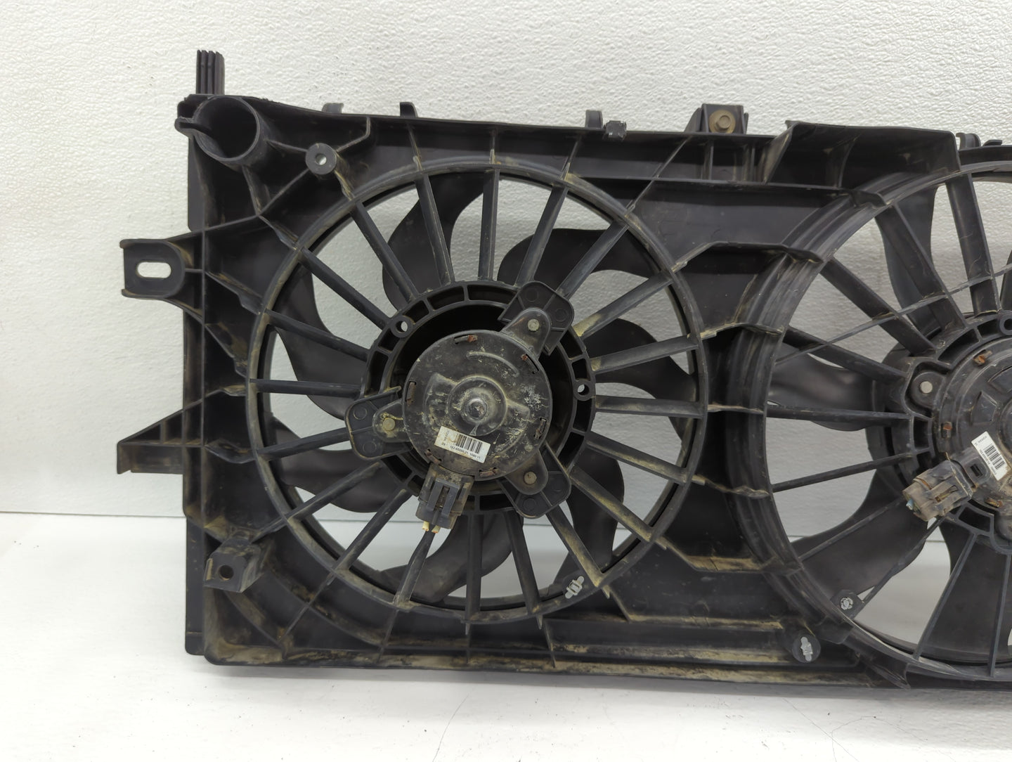 2006-2011 Chevrolet Impala Left Radiator Fan Motor Assembly Black - Oemusedautoparts1.com