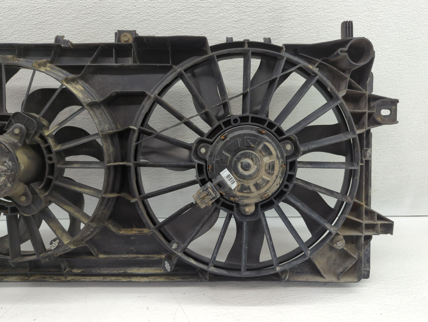 2006-2011 Chevrolet Impala Left Radiator Fan Motor Assembly Black - Oemusedautoparts1.com